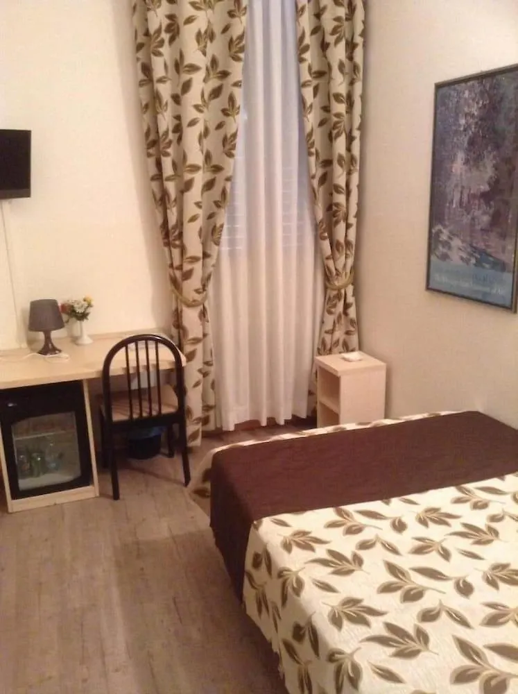 Hotel Holiday Bolonia 3*,