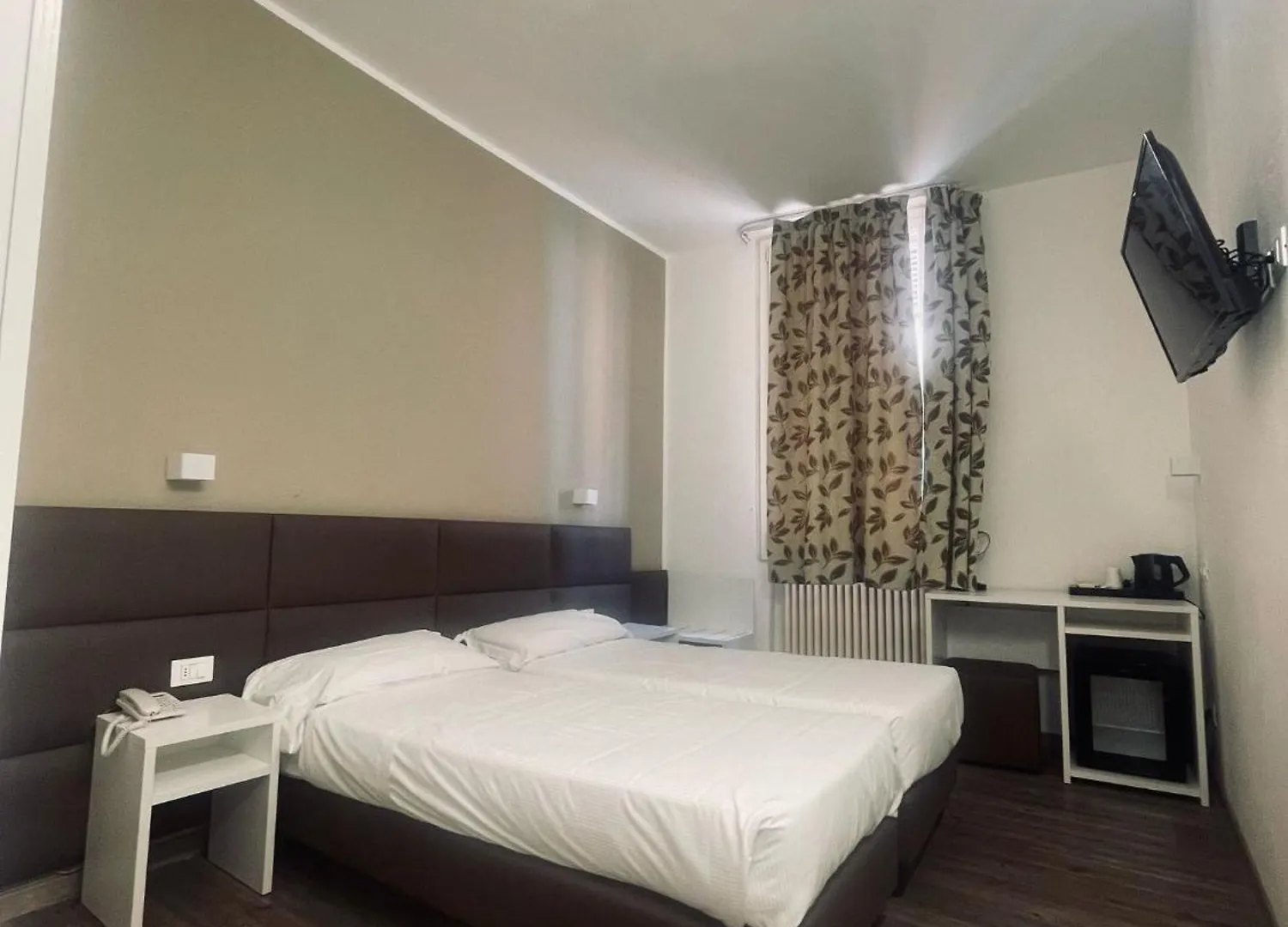 Hotel Holiday- Alla Finestrella Bolonia 3*,