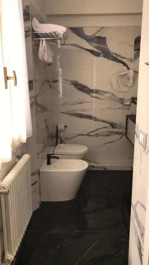 Hotel Holiday- Alla Finestrella Bologna 3*,