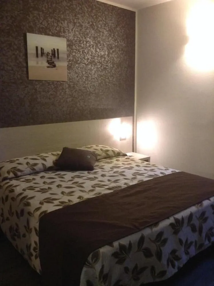 Hotel Holiday- Alla Finestrella Bologna 3*,