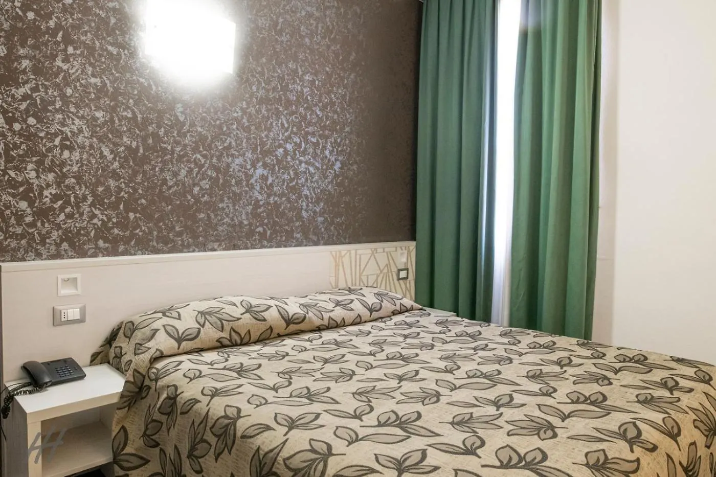 Hotel Holiday- Alla Finestrella Bologna 3*,