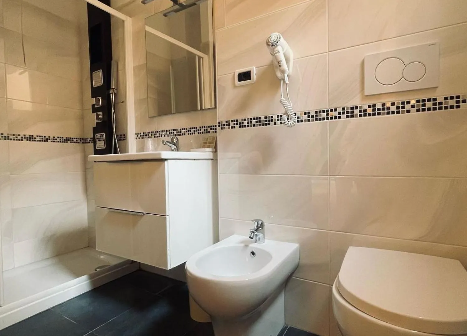 Hotel Holiday- Alla Finestrella Bologna 3*,